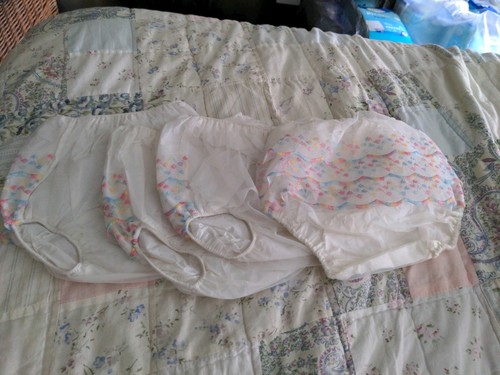 Vintage white ruffles lacy - white,