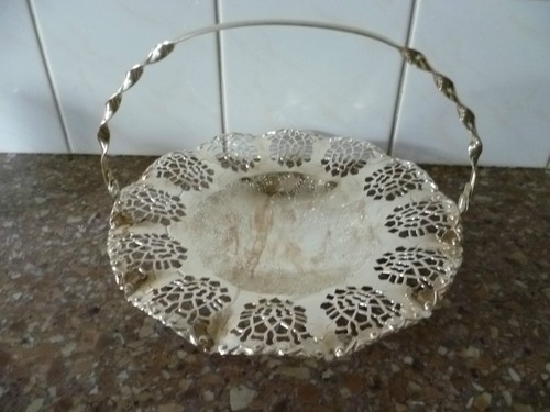 Scalloped edge fretted - scalloped, edge,