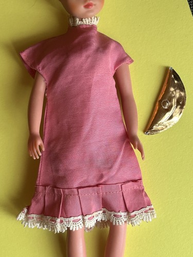 Vintage 1960s sindy doll - 💚,