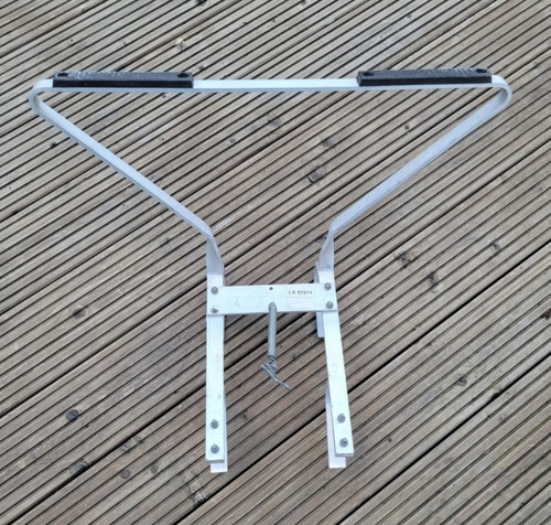 Universal ladder stand - stand, off