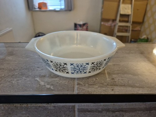 Pyrex two handled - pyrex,