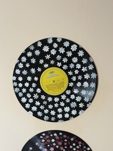 Hand painted daisy - , vinyl