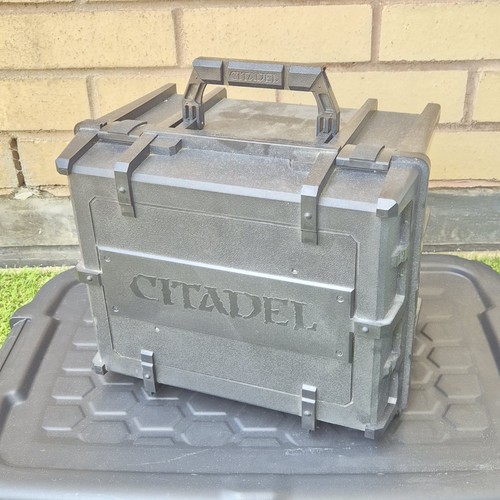 Warhammer battle figure - figure, case