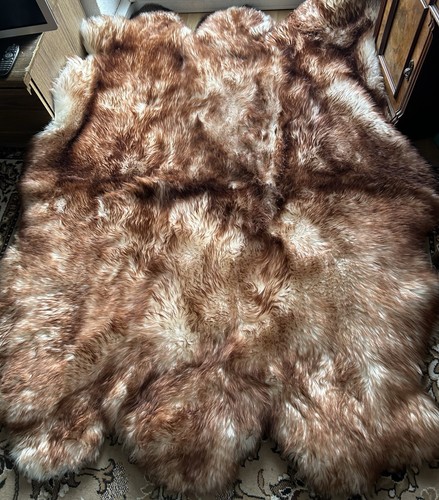 Sleeping fur carpet sheepskin