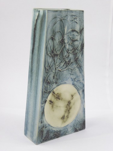 Carn pottery tall fish circle - fish,