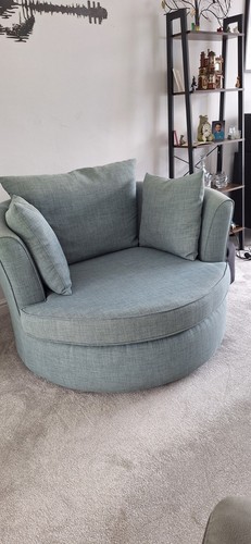 Large swivel chair - large,