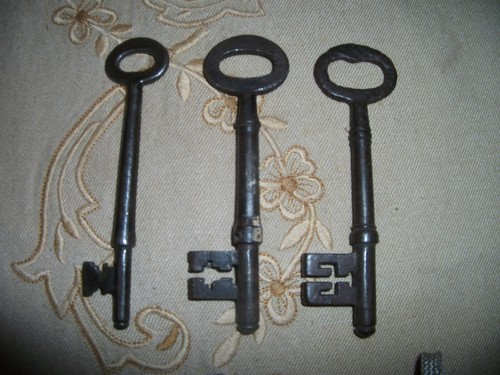 Collectable three vintage - three,