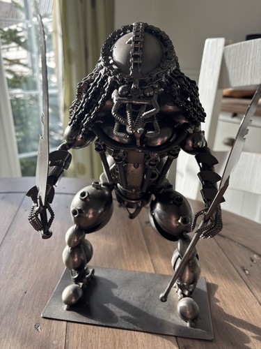 Predator metal sculpture - sculpture,