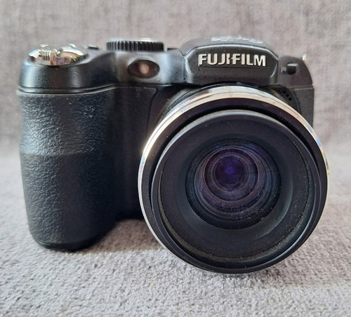 Fujifilm finepix s1800 - s1800, 12mp