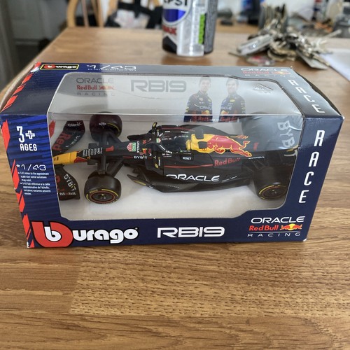 Bburago rb19 oracle red bull - red,