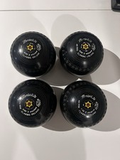 Henselite Classic Deluxe Lawn Bowls, Size 3 Medium, Set of 4
