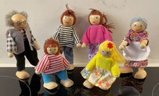 ELC WOODEN FAMILY FIGURES