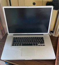 17" Apple MacBook Pro i7
