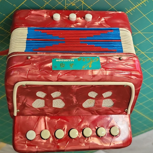Hero accordion small button - hero,