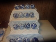 VICTORIAN BLUE &WHITE FLORAL