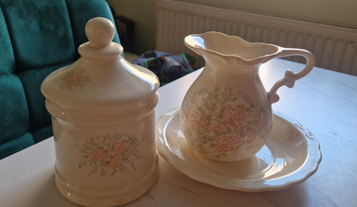 Hadida vintage jug plate and