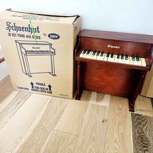 Schoenhut childs key piano - 30,