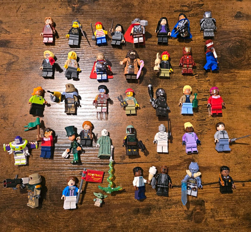 Lego minifigures licenced - lego,