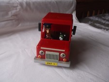 Postman Pat Friction Powered Pat 1 Van With Pat & Jess Figures.