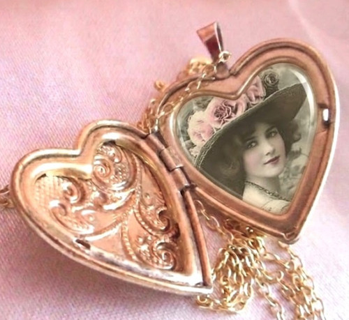 Stunning vintage 9ct - *stunning*,