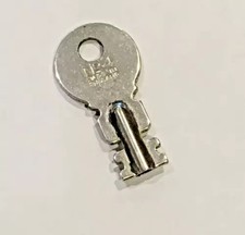 SINGER  FEATHERWEIGHT CASE KEY