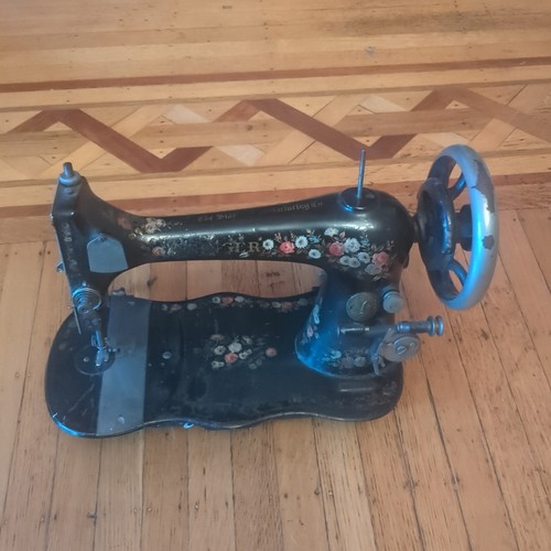 Beautiful antique singer vs2 - antique,