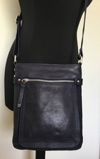 LLOYD BAKER Medium Sized Navy