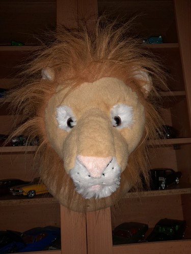 Large fake taxidermy lions - large,