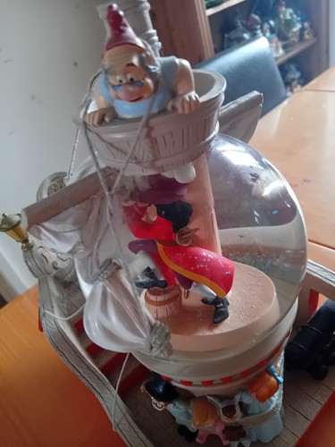 Disney snowglobe peter - disney,