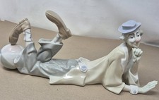 LARGE LLADRO PORCELAIN CLOWN LAYING DOWN WITH BALL #4618 (Damaged)