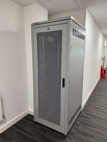 Prism 42u lockable - prism,