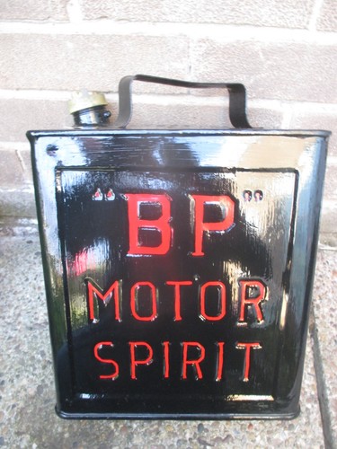 Lovely restored old motor - lovely,