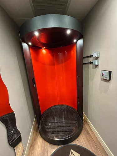 Tropez airport spray tan - st,