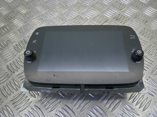 Fiat 500 red - sat, nav