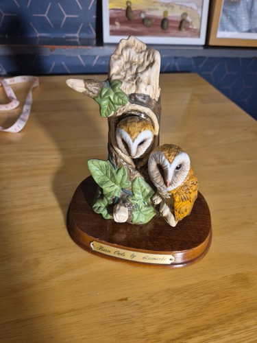 Barn owls figurine - barn,