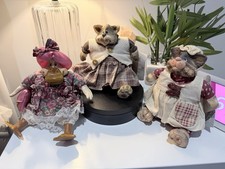 These figurines are vintage