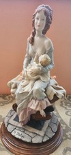 Statuetta Capodimonte Auro Belcari – Donna che Allatta il Bambino – Porcellana