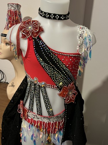 Freestyle slow costume dance - slow,
