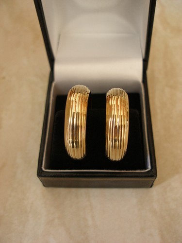 Ladys 9ct yellow gold - yellow,