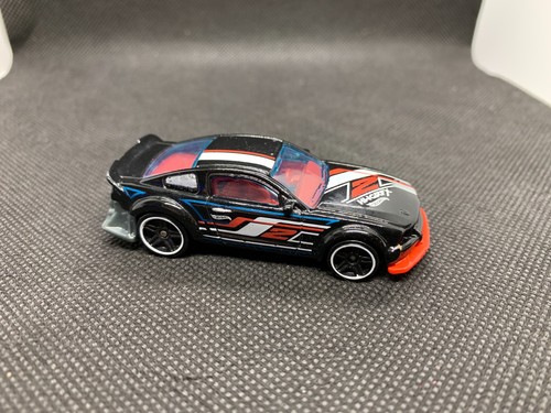 Hot wheels 2005 ford - hot, mustang