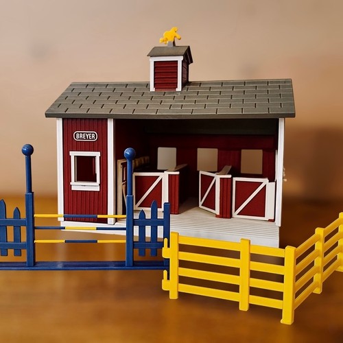 Breyer stablemate red stable - breyer,