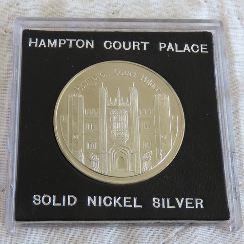 Hampton court palace - court,
