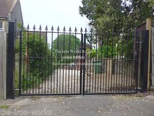 # WOOTTON DOUBLE DRIVEWAY WROUGHT IRON GATES 6' TALL X 9FT HEAVY DUTY DOGS PETS