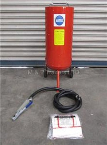 Pressurised sand blast - sand,