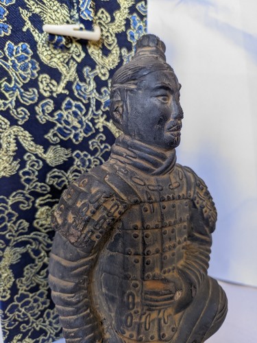 Terracotta warrior kneeling - terracotta,