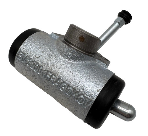 Left brake slave cylinder fit