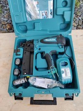 Makita GF600 Second Fix Nail Gun, Gas Nailer 7.2v 2 x Batteries + Gas