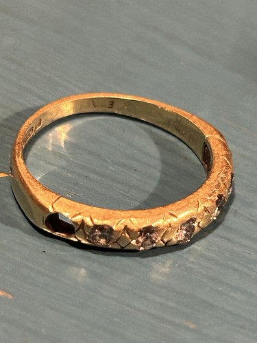 18ct gold half eternity - 18ct,