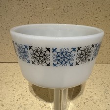  Vintage JAJ Pyrex Chelsea
