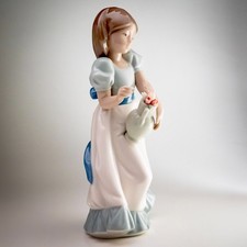 Nao by Lladro Tulip Time Girl with Tulips Figurine Model 1001 21cm Spain Retired